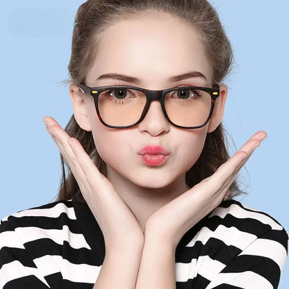 Spin & Play – Blaulichtfilter-Brille für Kinder